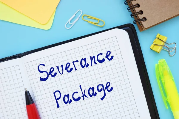 关于带有签名的Severance Pack的财务概念 — 图库照片