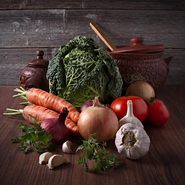 Natureza Morta Verduras Que Jazem Uma Mesa Madeira Contexto Madeira — Fotografia de Stock