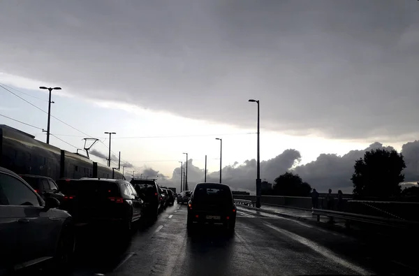 Öğleden Sonra Şehir Trafiği Sıkışık — Stok Vektör