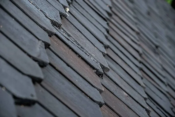 Schindeln Auf Dem Dach Holzdach Schindeldach Holzfliesen Komplexe Dachkonstruktion Mit — Stockfoto