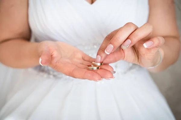 Acessórios Casamento Anéis Noiva Decoração Noivo Flores Dia Beleza — Fotografia de Stock