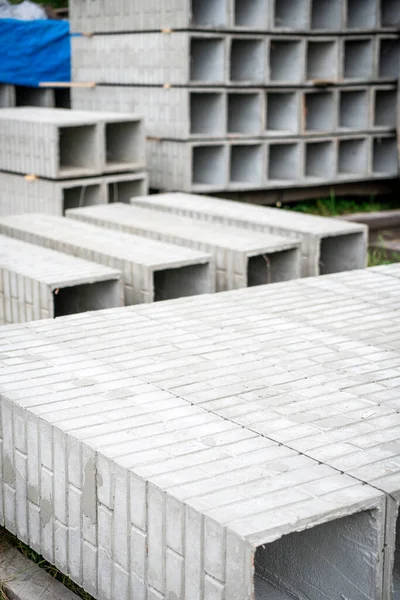 Brick Hek Pilaar Geïsoleerd Witte Achtergrond — Stockfoto