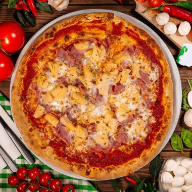 İtalyan Hawaii Pizzası farklı açılardan