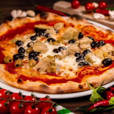 Geleneksel Napoli pizzası. Deniz mahsullü pizza, mozzarella, midye, ahtapot, kalamar, somon, karides....