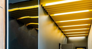 Modern tavan konferans odasının tavanı