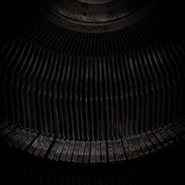 eski daktilo tipi bar tuşları, mekanik arkaplan. Metal parçalı ve retro daktilo Ukraynalı elementli soyut daktilo arkaplanı