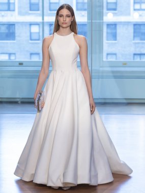 New York, Ny - 13 Nisan 2018: Manken Justin Alexander gelin bahar 2019 koleksiyonu pist Show pist Ny moda hafta gelin sırasında yürür.