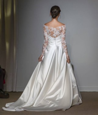 New York, Ny - 14 Nisan 2018: Manken Anna Maier gelin bahar 2019 koleksiyonu pist Show pist Ny moda hafta gelin sırasında yürür.