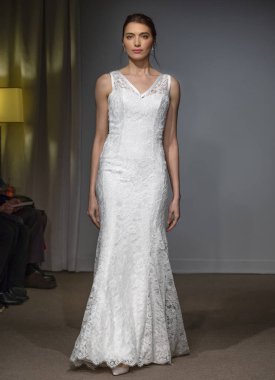 New York, Ny - 14 Nisan 2018: Manken Anna Maier gelin bahar 2019 koleksiyonu pist Show pist Ny moda hafta gelin sırasında yürür.
