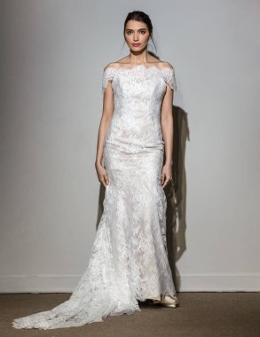 New York, Ny - 14 Nisan 2018: Manken Anna Maier gelin bahar 2019 koleksiyonu pist Show pist Ny moda hafta gelin sırasında yürür.