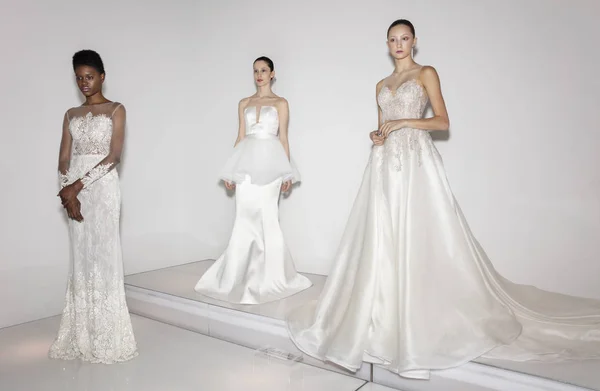 Nueva York Abril 2018 Modelos Posan Francesca Miranda Bridal Spring — Foto de Stock