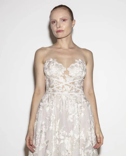 Nueva York Abril 2018 Una Modelo Posa Francesca Miranda Bridal — Foto de Stock