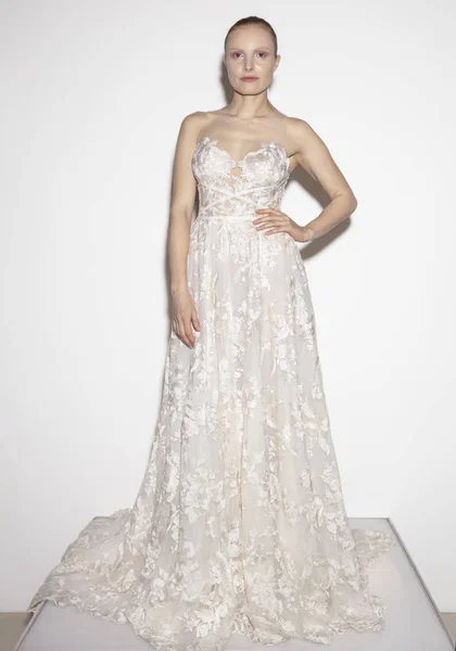 Nueva York Abril 2018 Una Modelo Posa Francesca Miranda Bridal — Foto de Stock