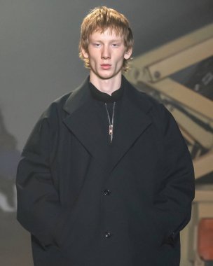 New York, Ny - 06 Şubat 2018: Manken N Hoolywood Fuarı'nda pist New York moda hafta erkekler F/W 2018 sırasında yürür.