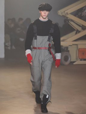 New York, Ny - 06 Şubat 2018: Manken N Hoolywood Fuarı'nda pist New York moda hafta erkekler F/W 2018 sırasında yürür.