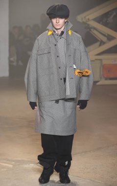 New York, Ny - 06 Şubat 2018: Manken N Hoolywood Fuarı'nda pist New York moda hafta erkekler F/W 2018 sırasında yürür.