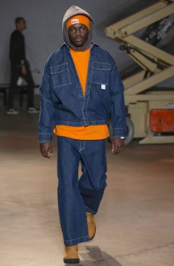 New York, Ny - 06 Şubat 2018: Manken provada Hoolywood Show N New York moda hafta erkekler F/W 2018 sırasında pist yürür