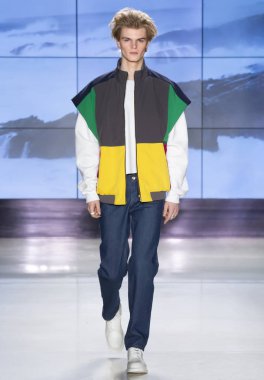 New York, Ny - 07 Şubat 2018: Manken pist N-p-Elliott Summersend gösterisi sırasında New York moda hafta erkekler F/W 2018 yürür.
