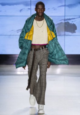 New York, Ny - 07 Şubat 2018: Manken pist N-p-Elliott Summersend gösterisi sırasında New York moda hafta erkekler F/W 2018 yürür.