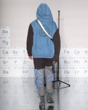 New York, Ny - 05 Şubat 2018: Manken C2h4 Los Angeles Fuarı'nda pist New York moda hafta erkekler F/W 2018 sırasında yürür.