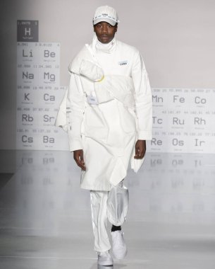 New York, Ny - 05 Şubat 2018: Manken C2h4 Los Angeles Fuarı'nda pist New York moda hafta erkekler F/W 2018 sırasında yürür.