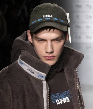 New York, Ny - 05 Şubat 2018: Manken C2h4 Los Angeles Fuarı'nda pist New York moda hafta erkekler F/W 2018 sırasında yürür.