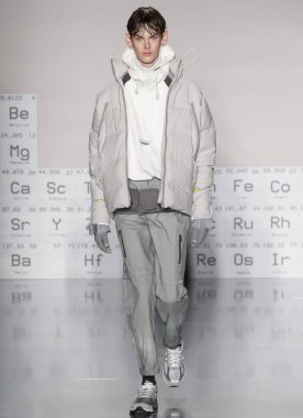 New York, Ny - 05 Şubat 2018: Manken C2h4 Los Angeles Fuarı'nda pist New York moda hafta erkekler F/W 2018 sırasında yürür.