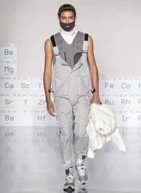 New York, Ny - 05 Şubat 2018: Manken C2h4 Los Angeles Fuarı'nda pist New York moda hafta erkekler F/W 2018 sırasında yürür.