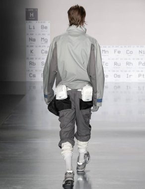 New York, Ny - 05 Şubat 2018: Manken C2h4 Los Angeles Fuarı'nda pist New York moda hafta erkekler F/W 2018 sırasında yürür.