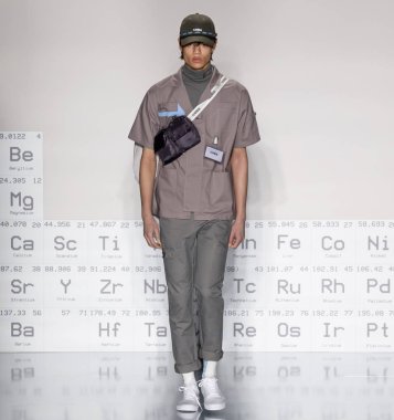 New York, Ny - 05 Şubat 2018: Manken C2h4 Los Angeles Fuarı'nda pist New York moda hafta erkekler F/W 2018 sırasında yürür.