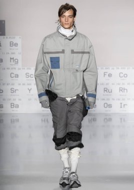 New York, Ny - 05 Şubat 2018: Manken C2h4 Los Angeles Fuarı'nda pist New York moda hafta erkekler F/W 2018 sırasında yürür.