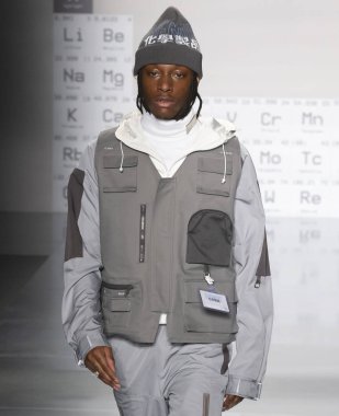 New York, Ny - 05 Şubat 2018: Manken C2h4 Los Angeles Fuarı'nda pist New York moda hafta erkekler F/W 2018 sırasında yürür.