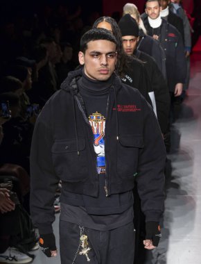 New York, Ny - 05 Şubat 2018: Modelleri yürüyüş Willy Chavarria gösterisi sırasında New York moda hafta erkekler F/W 2018 pist