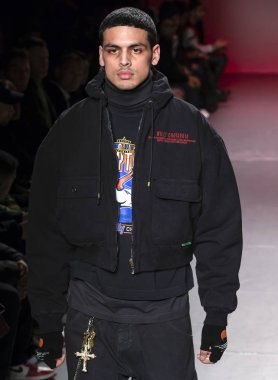 New York, Ny - 05 Şubat 2018: Bir model Willy Chavarria Show'da pist New York moda hafta erkekler F/W 2018 sırasında yürür.