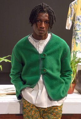 New York, Ny - 05 Şubat 2018: A modeli pozlar işaret sunum sırasında New York moda hafta erkekler F/W 2018