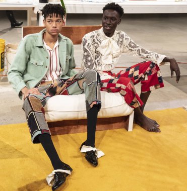 New York, Ny - 05 Şubat 2018: Modelleri poz işaret sunum sırasında New York moda hafta erkekler F/W 2018