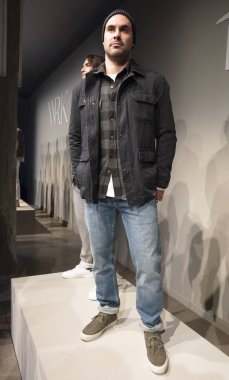 New York, Ny - 05 Şubat 2018: A modeli pozlar Faherty sunum sırasında New York moda hafta erkekler F/W 2018