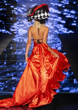 Miami Beach, Fl - 12 Temmuz 2018: Manken Paraiso Moda Fuarı'nda Paraiso çadır sırasında Baes ve bikini koleksiyonu pist yürür