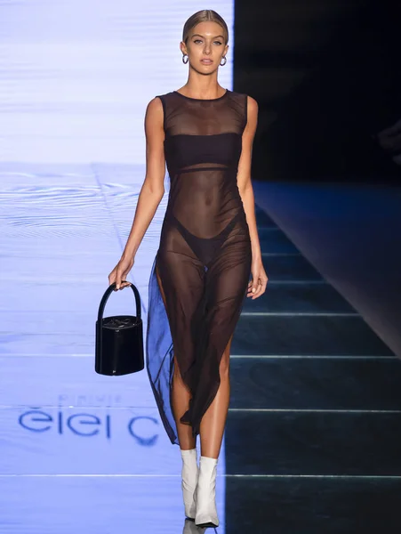 Miami Beach July 2018 Model Walks Runway Gigi Bikinis Collection — Stock Photo, Image