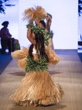 Miami Beach, Fl - 13 Temmuz 2018: Dansçılar Paraiso Moda Fuarı'nda Paraiso çadır sırasında Mikoh atýk gerçekleştirmek