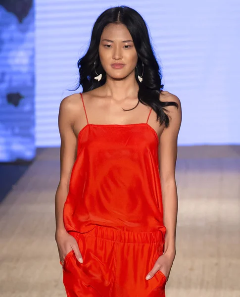 Miami Beach July 2018 Model Walks Runway Mikoh Collection Paraiso — Stock Photo, Image