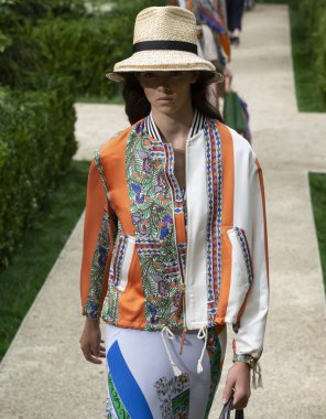 New York, Ny - 07 Eylül 2018: Maria Miguel New York moda haftası sırasında Tory Burch bahar yaz 2019 defile pist yürür