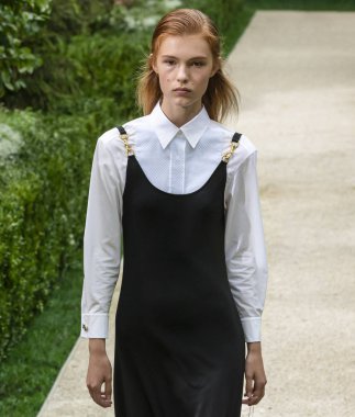 New York, Ny - 07 Eylül 2018: Tory Burch bahar yaz 2019 moda pist göster New York moda haftası sırasında Yeva Podurian yürür