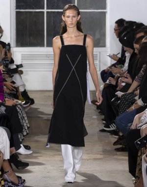 New York, Ny - 10 Eylül 2018: Jay Wright New York moda haftası sırasında Proenza Schouler bahar yaz 2019 defile pist yürür