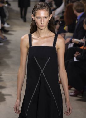 New York, Ny - 10 Eylül 2018: Jay Wright New York moda haftası sırasında Proenza Schouler bahar yaz 2019 defile pist yürür