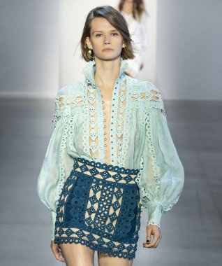 New York, Ny - 10 Eylül 2018: Daniela Kocianova New York moda haftası sırasında Zimmermann bahar yaz 2019 defile pist yürür