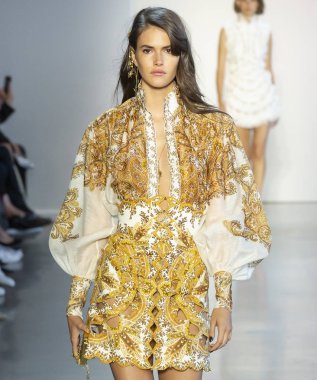 New York, Ny - 10 Eylül 2018: Vanessa Moody New York moda haftası sırasında Zimmermann bahar yaz 2019 defile pist yürür