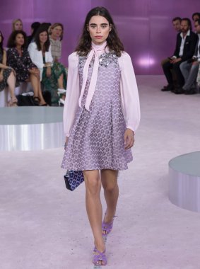 New York, Ny - 07 Eylül 2018: Kate Spade bahar yaz 2019 moda pist göster New York moda haftası sırasında Massima arzu yürür