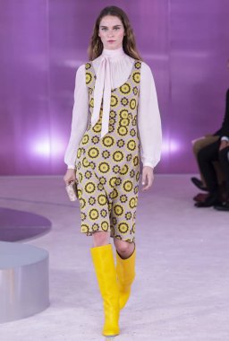 New York, Ny - 07 Eylül 2018: Kate Spade bahar yaz 2019 moda pist göster New York moda haftası sırasında Breck Gambill yürür