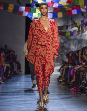 New York, Ny - 09 Eylül 2018: pist Prabal Gurung bahar yaz 2019 moda New York moda haftası sırasında göstermek Dilone yürür